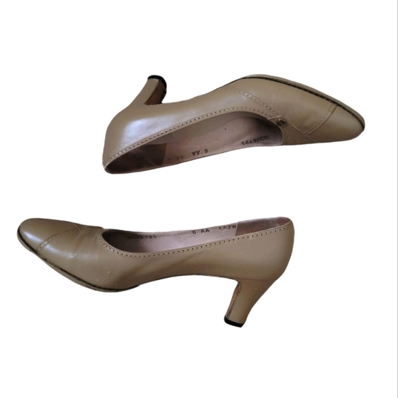 Vintage 50's Ferragamo Tan Leather Classic Heels - Picture 2 of 5